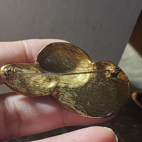 Avon 1990s Gold w Red Gemstone Heart and Bow and Enamel Red Hat Brooch Set - Picture 5 of 7